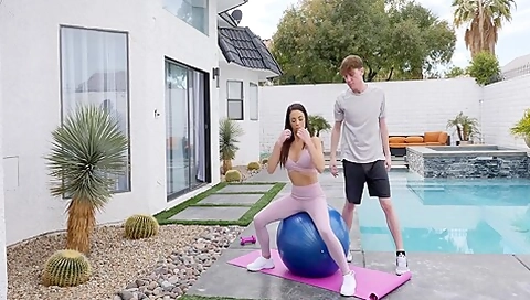 Personal Trainer Tests Eva Longs Pussy Endurance With His Cock 18 Min