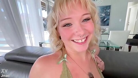 Venus Mesmerizes Jmac With Her Ass For A Creampie