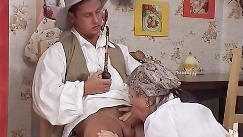 Auf Der Almhuette Die Mutti Besamt